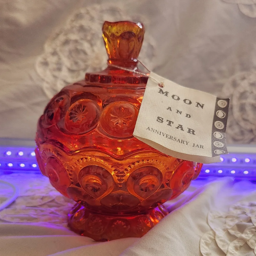 L E Smith Moon & Stars Amberina Candy Dish with Lid - Picture 2 of 10